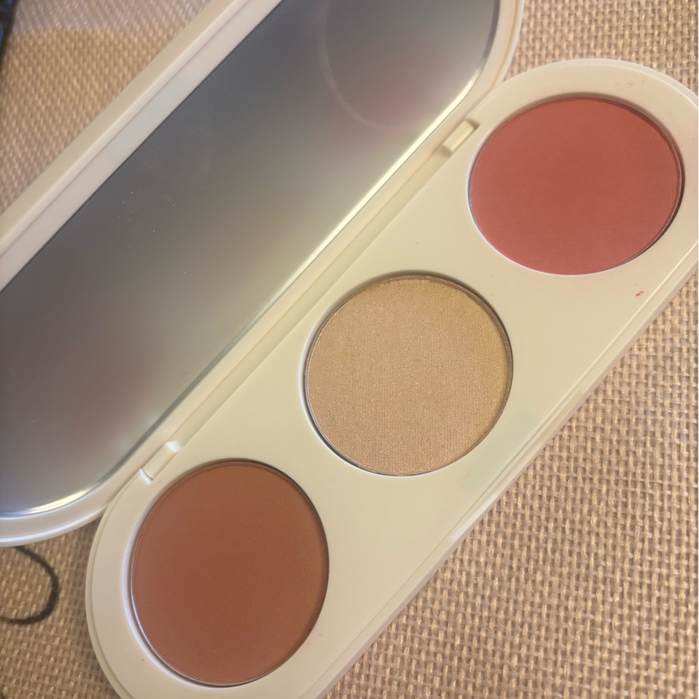 Farmasi EU Compliant Face Palette NEW in Packaging European Standards Makeup Set